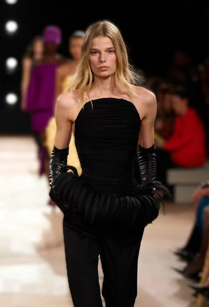  بالنسياغا Balenciaga - الصورة من LaunchmetricsSpotlight ©