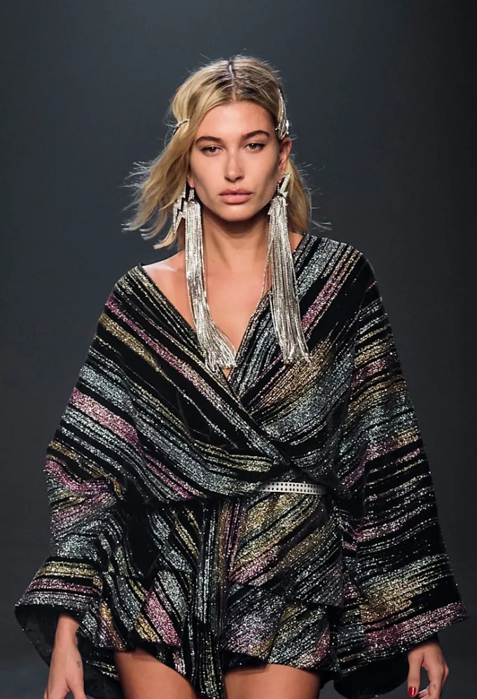 هايلي بيبر في عرض زاديغ أند فولتير -الصورة من Launchmetrics/Spotlight©