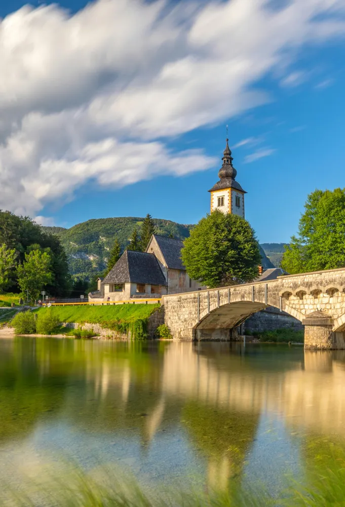  بحيرة بوهينج تقع في قلب متنزه تريجلاف الوطني