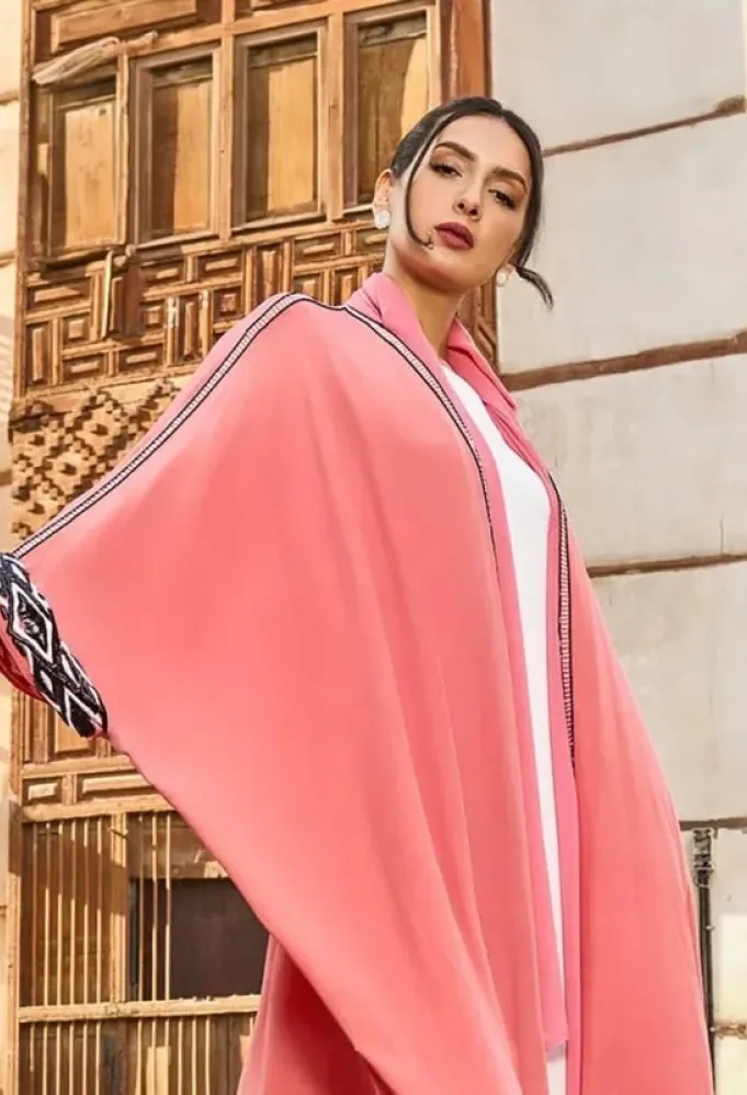 عباية من المصممة سماح خاشقجي- الصورة من حسابها على انستغرام