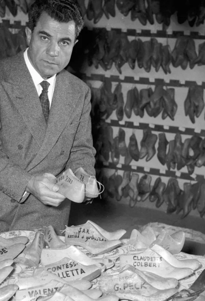 المصمم سالفاتور فيراغامو Salvatore Ferragamo- (مصدر الصورة  Enzo Graffeo/BIPs/Getty Images)