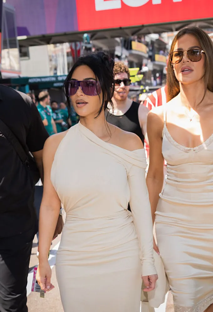 كيم وكلوي كارداشيان في "غراند بري فورمولا 1" F1 Grand Prix of Monaco- (مصدر الصورة Arnold Jerocki/FilmMagic)