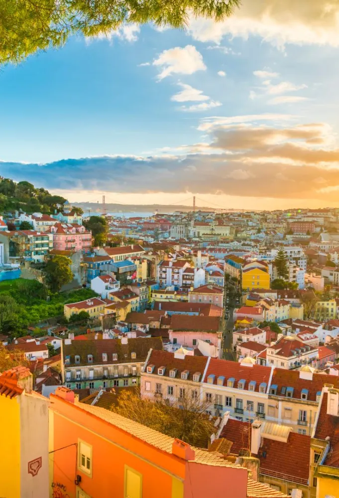 لشبونة كما تبدو وقت المغيب/ تصوير: Balate.Dorin من shutterstock