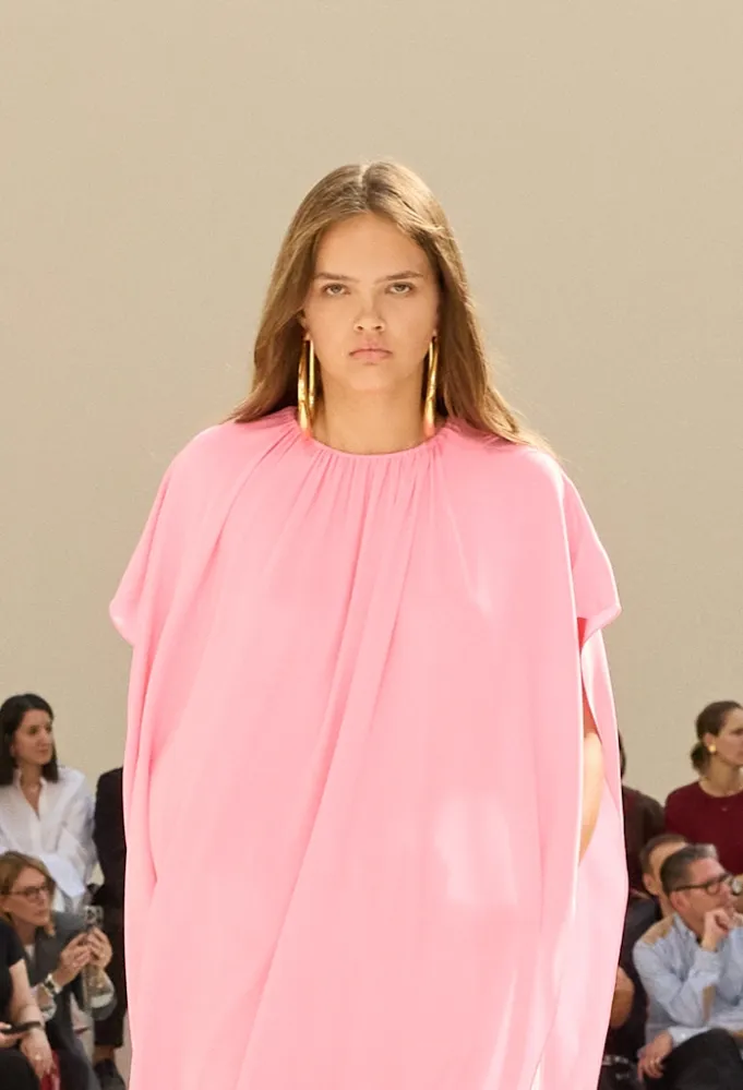 بالنسياغا Balenciaga ربيع وصيف 2027 - الصورة من Launchmetrics/Spotlight ©