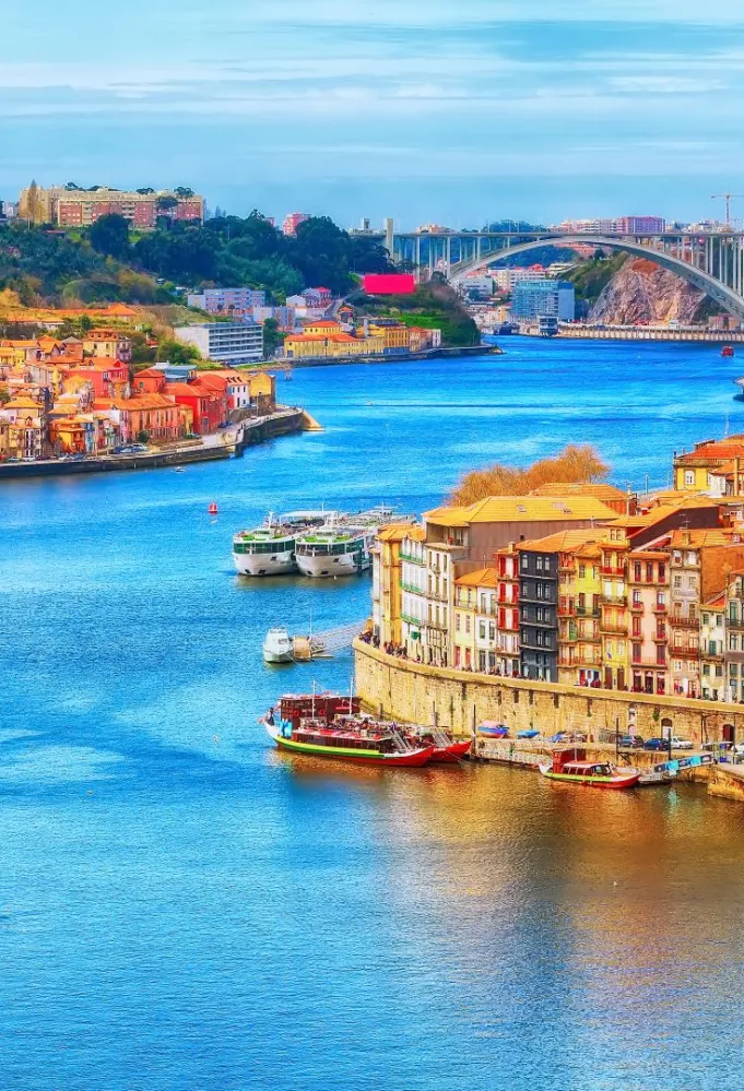 لقطة لمدينة بورتو/ تصوير: Nataliya Nazarova من shutterstock