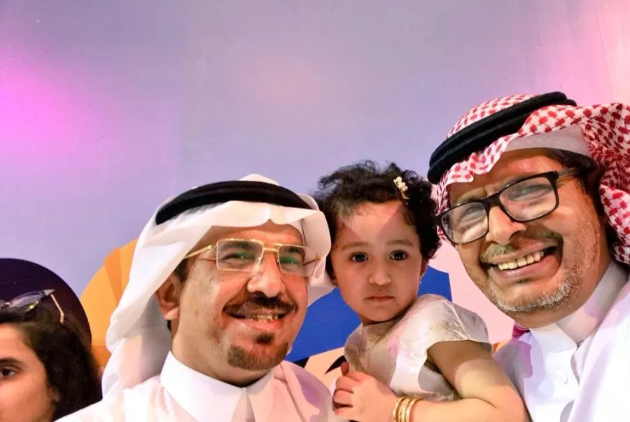 جود الملحم إبنة الشهيد عبدالرزاق الملحم مع أحمد المحيميد وناصر الحميدي