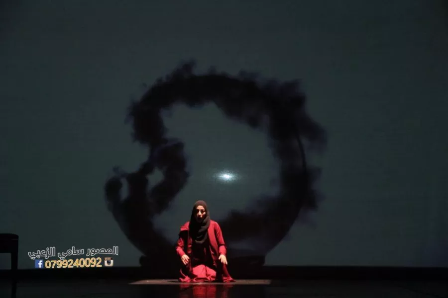 المؤثرات البصرية بعرض العازفة