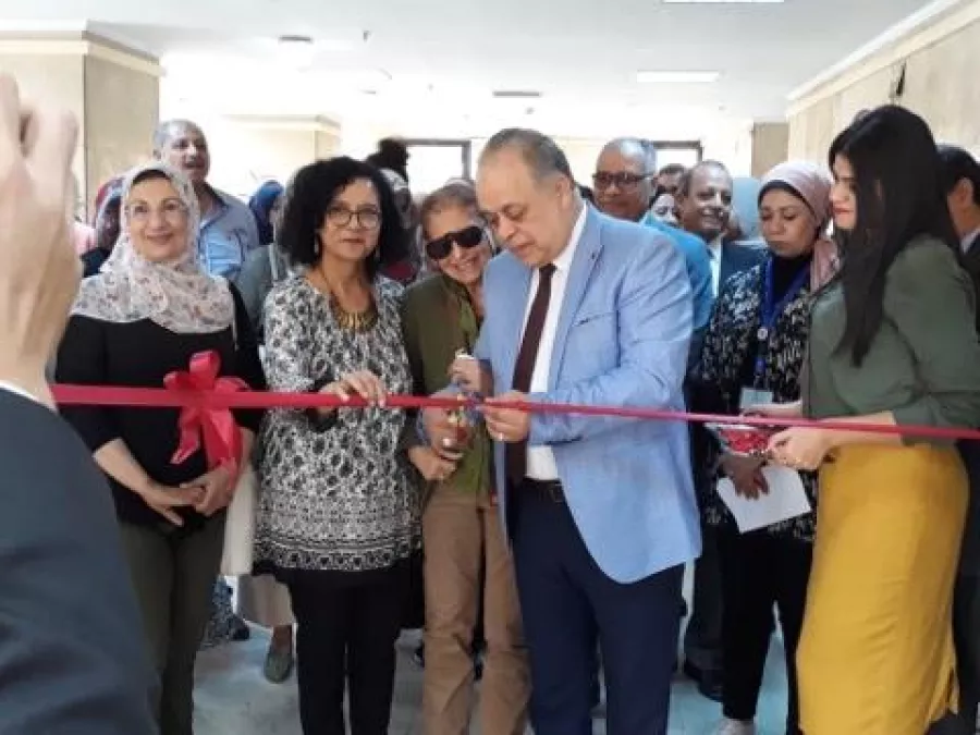 1. jpg الدكتور أشرف زكي يفتتح معرض الغد