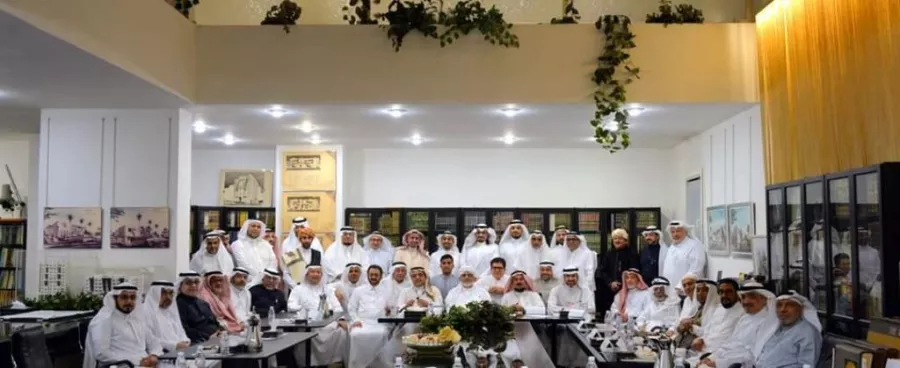 محبو الآثار يحتفلون بالدكتور برقة بمناسبة الرحلة 1000