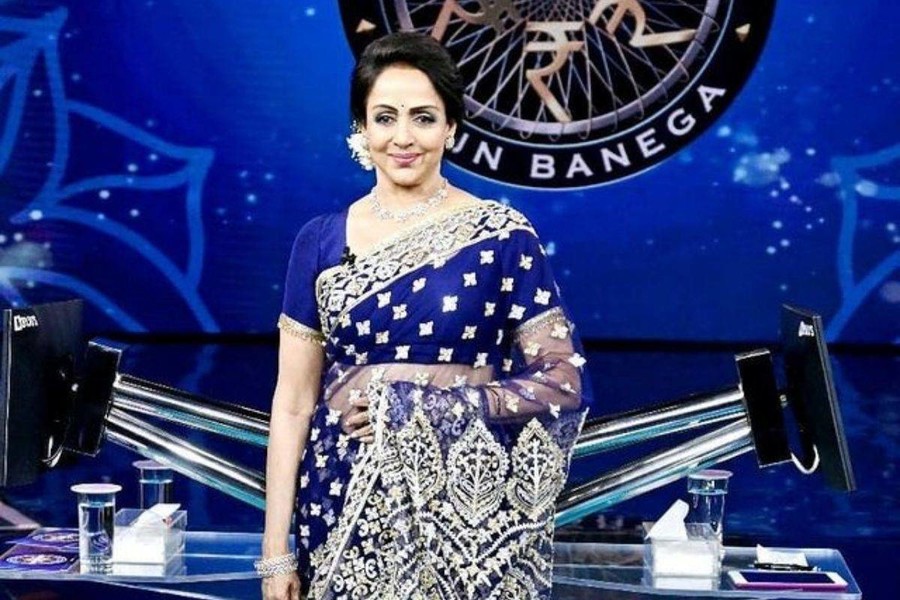 هيما ماليني تتسلم جائزة شخصية العام في مهرجان السينما الدولي في الهند |  مجلة سيدتي