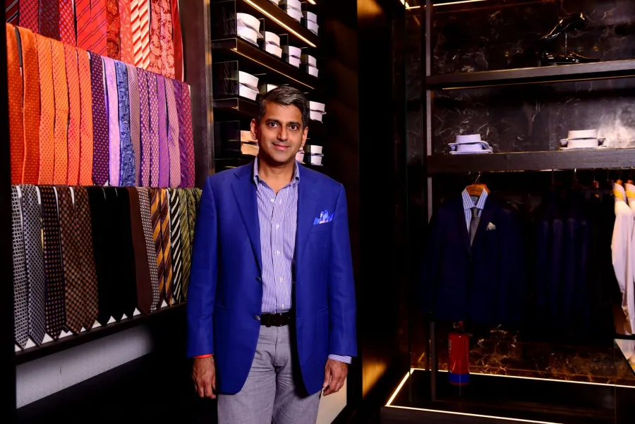 نحلة تقتل الملياردير الهندي سانجاي كابور نحلة تقتل الملياردير الهندي سنجاي كابور