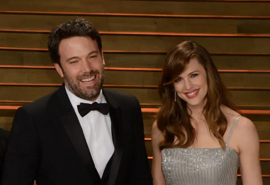 بن أفليك وجينيفر غارنر في ويست هوليوود، كاليفورنيا (Ben Affleck and Jennifer Garner in West Hollywood, California). مصدر الصورة: C Flanigan/WireImage