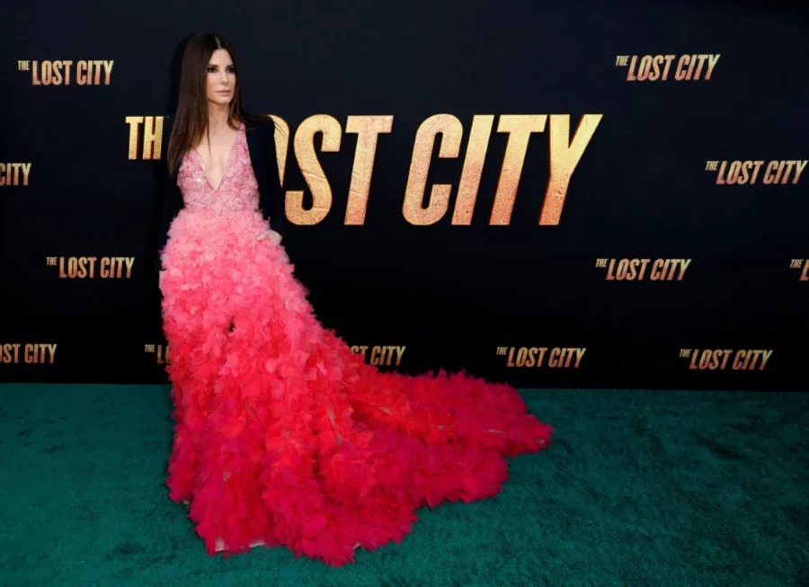 ساندرا بولوك في افتتاح فيلم Lost City (مصدر الصورة: Frazer Harrison/Getty Images/AFP)