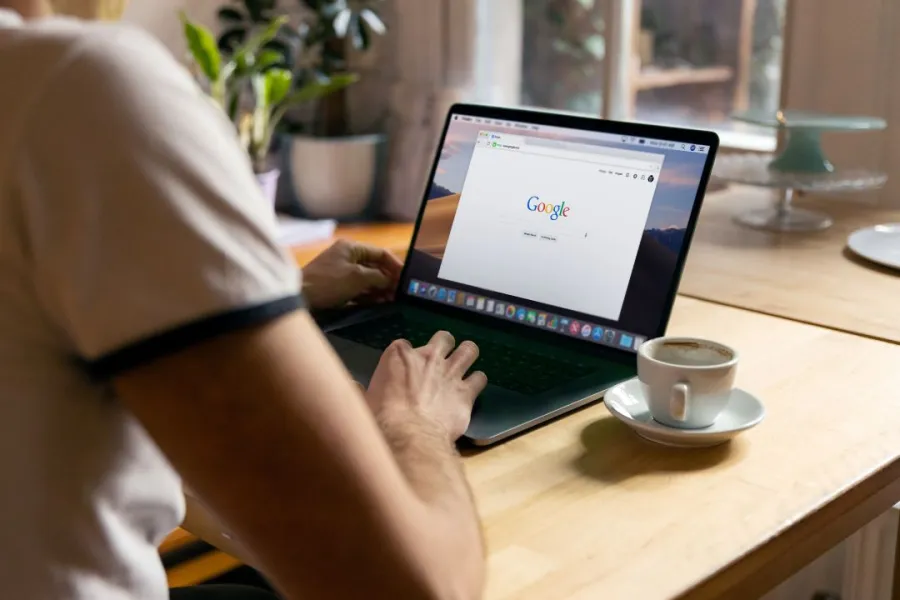 تعمل هذه الميزة بواسطة نموذج Gemini