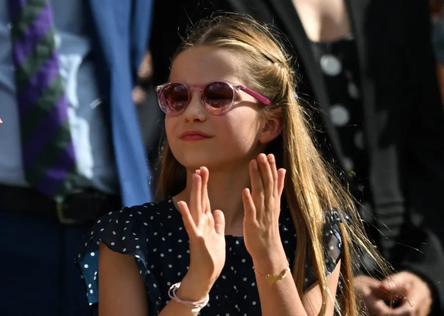 الأميرة شارلوت في المباراة النهائية للتنس من بطولة ويمبلدون 2024 ( Princess Charlotte in the final tennis match of Wimbledon 2024). مصدر الصورة: ANDREJ ISAKOVIC / AFP