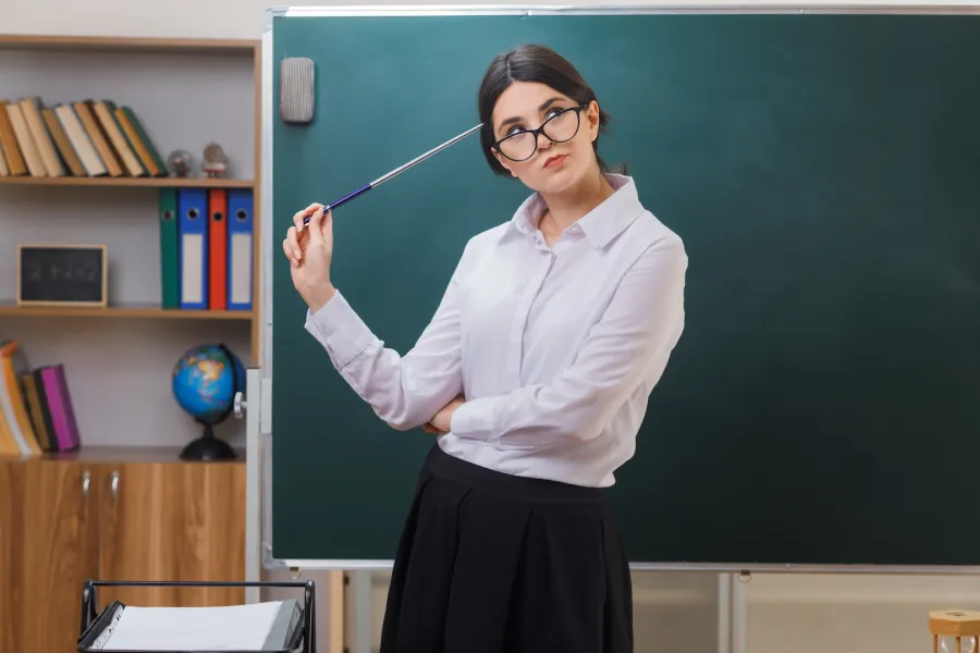 كيف تتآكل طاقة المعلّم من التفاصيل الصغيرة؟