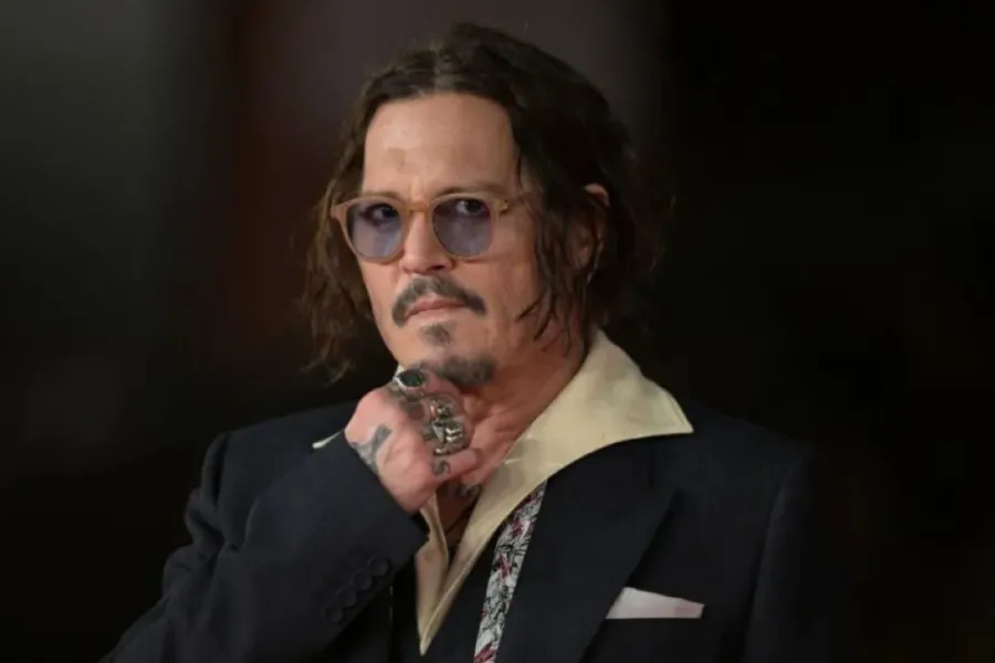 جوني ديب خلال مهرجان روما السينمائي الدولي التاسع عشر في روما (Johnny Depp during the 19th International Rome Film Festival in Rome). مصدر الصورة: Tiziana FABI / AFP