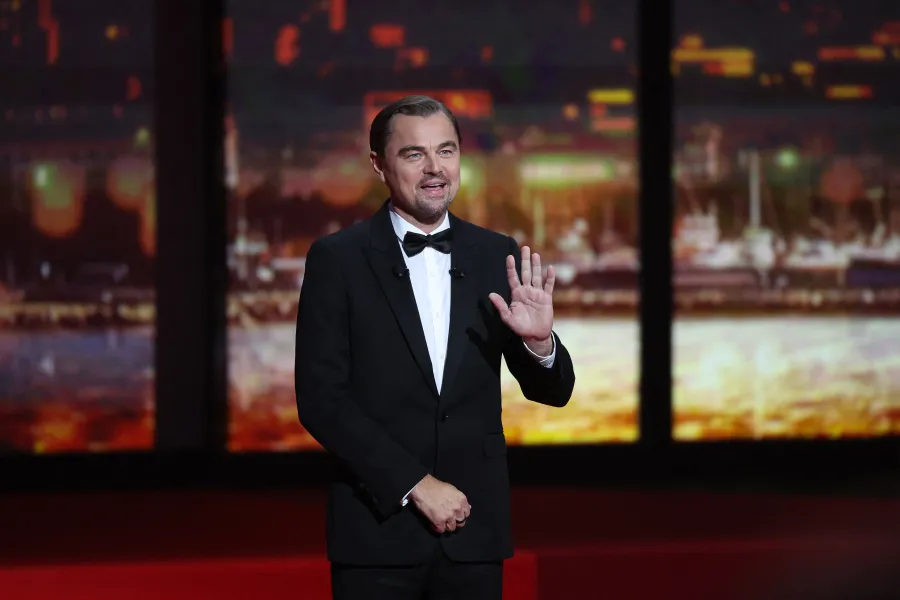 ليوناردو دي كابريو  في الدورة الثامنة والسبعين من مهرجان كان السينمائي في كان ( Leonardo DiCaprio at the 78th Cannes Film Festival in Cannes ). مصدر  الصورة: Sameer AL-DOUMY / AFP