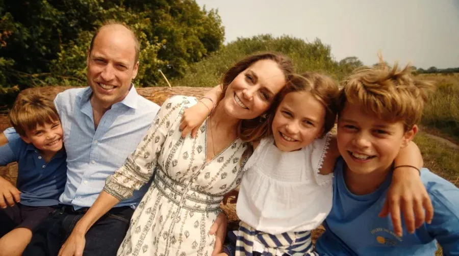 أمير وأميرة ويلز وأطفالهما الأمير جورج والأميرة شارلوت والأمير لويس (The Prince and Princess of Wales and their children Prince George, Princess Charlotte and Prince Louis). مصدر الصورة: Will WARR / KENSINGTON PALACE / AFP