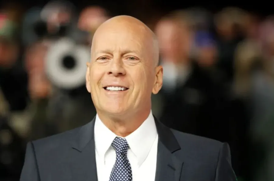 بروس ويليس في وسط لندن (Bruce Willis in central London). مصدر الصورة: Tolga AKMEN / AFP