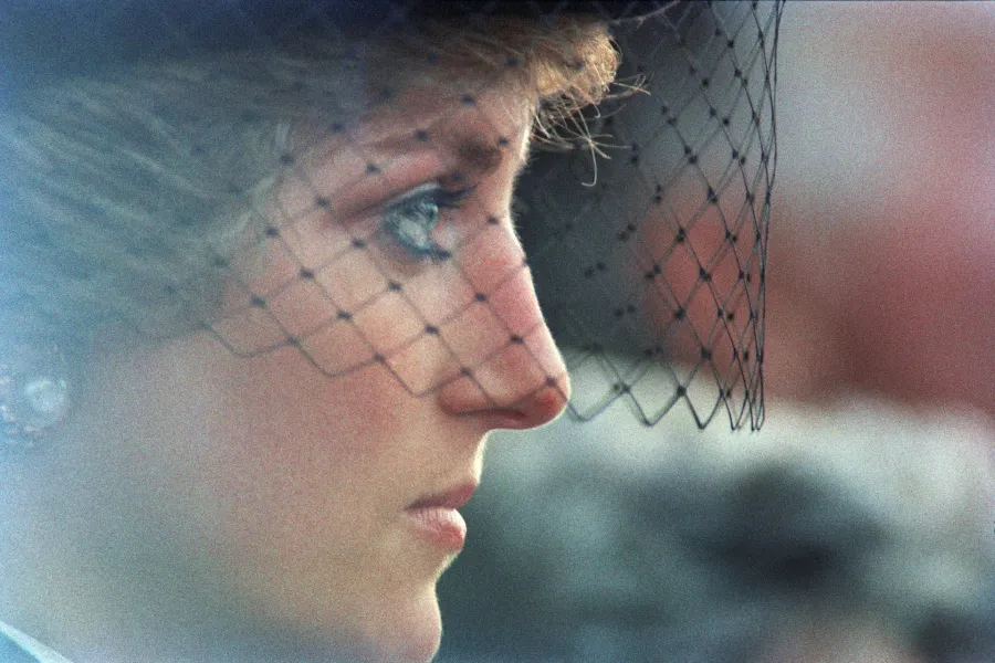 الأميرة ديانا في باريس عام 1988 - Princess Diana at Orly, near Paris- France- مصدر الصورة من Jean-Loup GAUTREAU / AFP