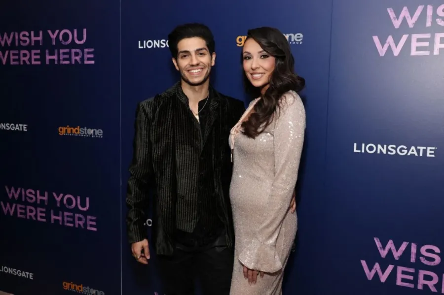 مينا مسعود وإميلي شاه Mena Massoud and Emily Shah  - مصدر الصورة JAMIE MCCARTHY / GETTY IMAGES NORTH AMERICA / Getty Images via / AFP
