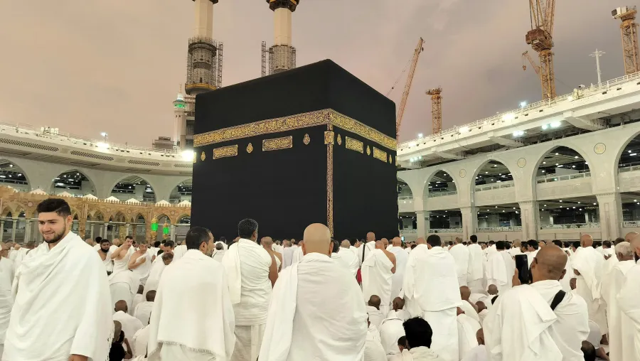 ضيوف الرحمن داخل الحرم المكي - الصورة من pexels by sohail siddiqui