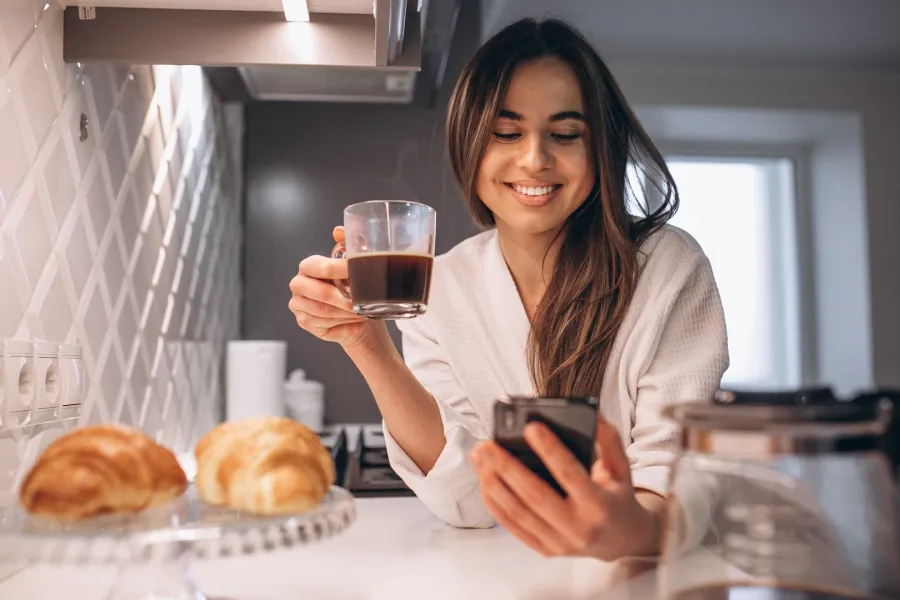 رسائل حب صباحية للمخطوبين (مصدر الصورة freepik) رسائل حب صباحية للمخطوبين (مصدر الصورة freepik)