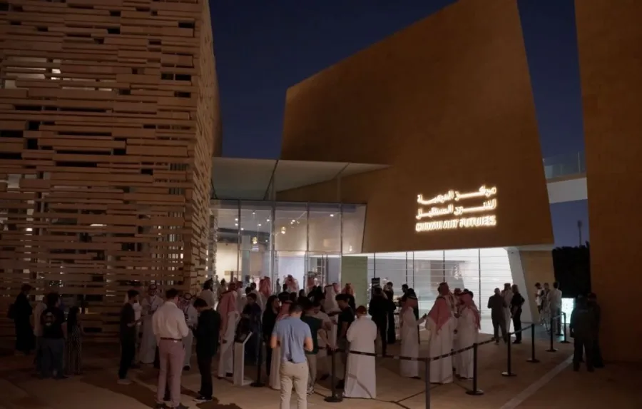 معرض استمرارية 25 للفنانين الناشئين يمثل الفصل الأول في سلسلة معارض سنوية ينظمها مركز الدرعية لفنون المستقبل - الصورة من DiriyahArtFutures على منصة إكس معرض استمرارية 25 للفنانين الناشئين يمثل الفصل الأول في سلسلة معارض سنوية ينظمها مركز الدرعية لفنون المستقبل