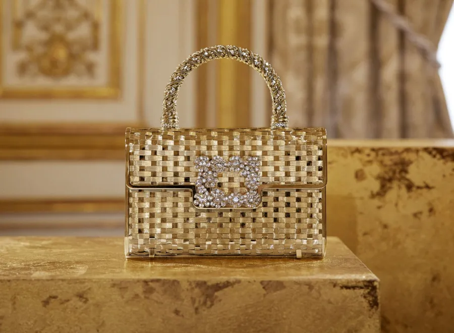 حقيبة روجيه فيفييه  Roger Vivier الجديدة- الصورة من العلاقات العامة للدار