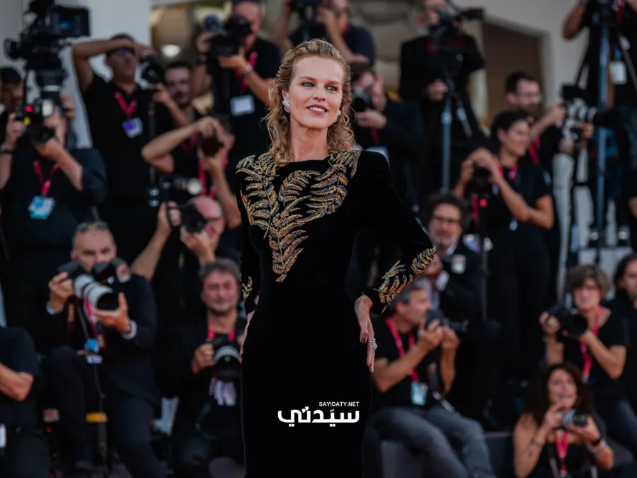 إيفا هيرزيغوفا Eva Herzigová في مهرجان فينيسيا السينمائي 2025- تصوير يوسف بوهوش خاص سيدتي