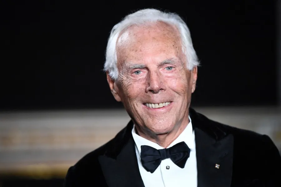 جورجيو أرماني في باريس (Giorgio Armani in Paris). مصدر الصورة:  Anne-Christine POUJOULAT / AFP