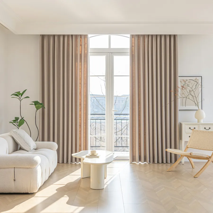 ستائر المنزل (الصورة من unsplash) ستائر منزلية