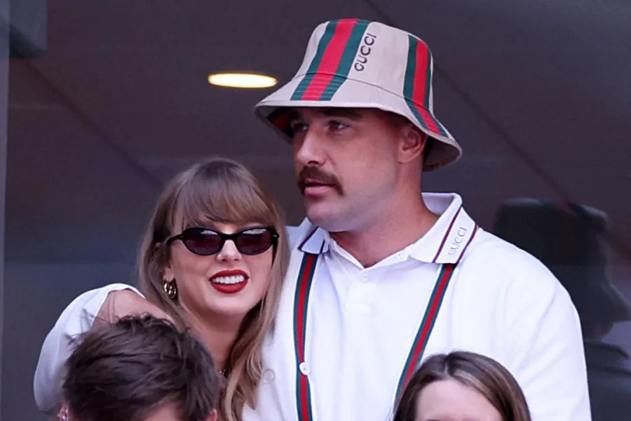 تايلور سويفت وترافيس كيلسي Taylor Swift and Travis Kelce - مصدر الصورة Photo by JAMIE SQUIRE / GETTY IMAGES NORTH AMERICA / Getty Images via AFP