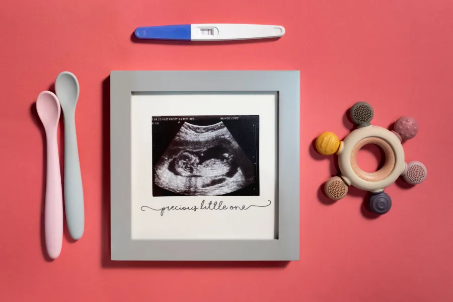 صورة تعبر عن اهمية التصوير للتأكد من وجود جنين