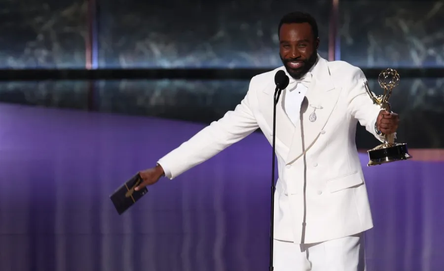 تراميل تيلمان Tramell Tillmanمن حفل جوائز إيمي برايمتايم 2025. مصدر الصورة: VALERIE MACON / AFP تراميل تيلمان Tramell Tillmanمن حفل جوائز إيمي برايمتايم 2025. مصدر الصورة: VALERIE MACON / AFP