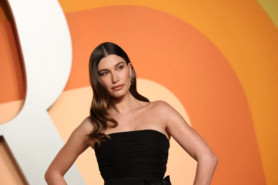 هايلي بيبر Hailey Bieber- (مصدر الصورة  Michael Tran / AFP)