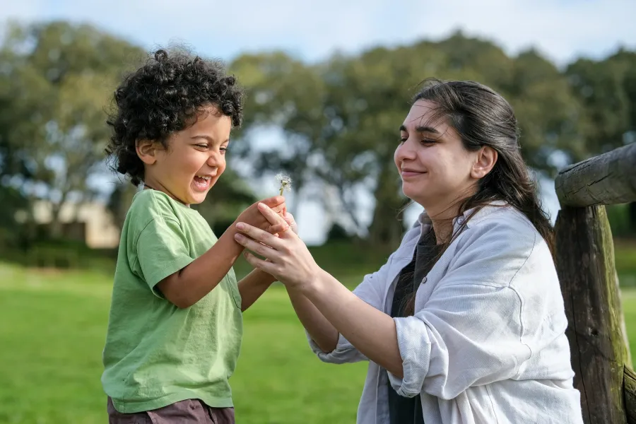 صورة لأم مع طفلها