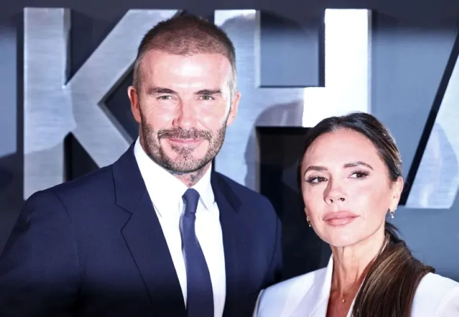 ديفيد بيكهام وزوجته فيكتوريا بيكهام في لندن (David Beckham and his wife Victoria Beckham in London). مصدر الصورة: HENRY NICHOLLS / AFP