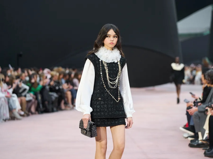 إطلالة من شانيل Chanel - الصورة من Launchmetrics/Spotlight ©