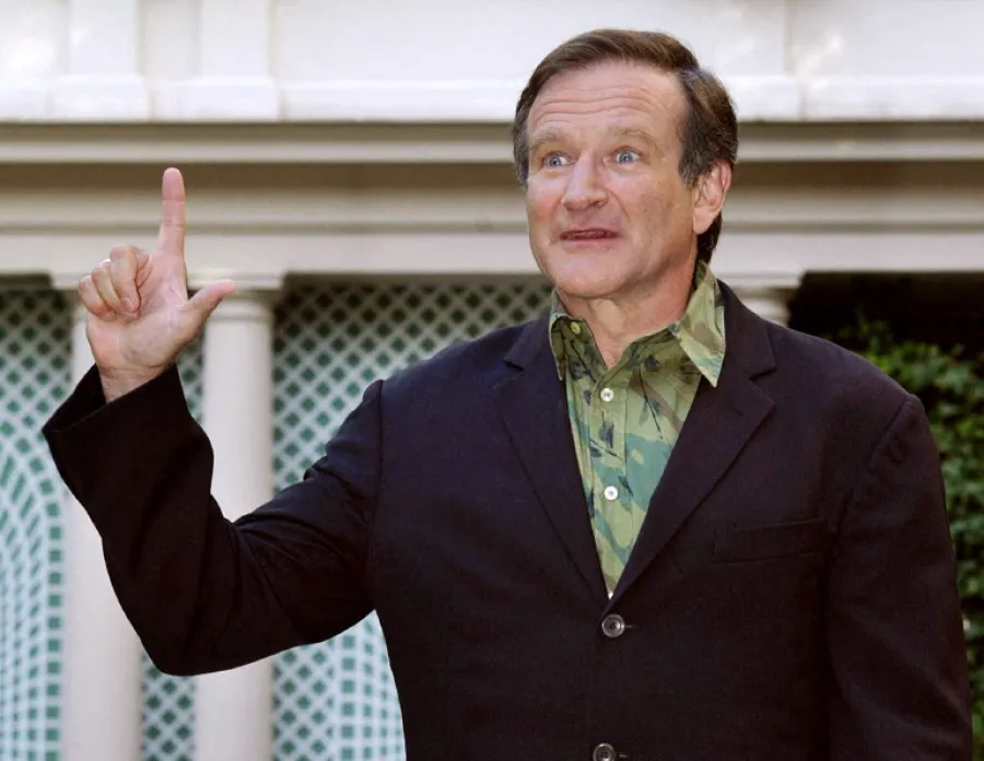 روبن ويليامز في باريس ( Robin Williams in paris). مصدر الصورة: GUILLOT / AFP