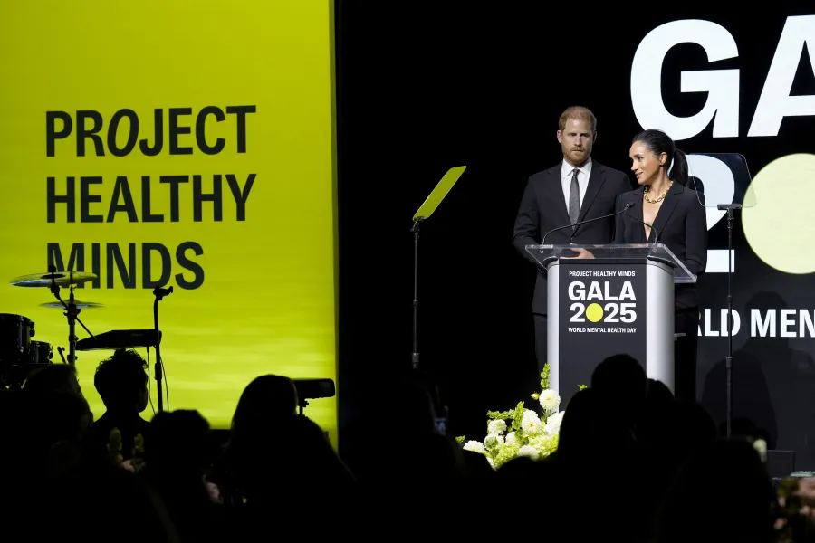 الأمير هاري وميغان ماركل خلال كلمتهما في حفل Project Healthy Minds بمناسبة اليوم العالمي للصحة النفسية- مصدر الصورة Ilya S. Savenok / GETTY IMAGES NORTH AMERICA / Getty Images via AFP