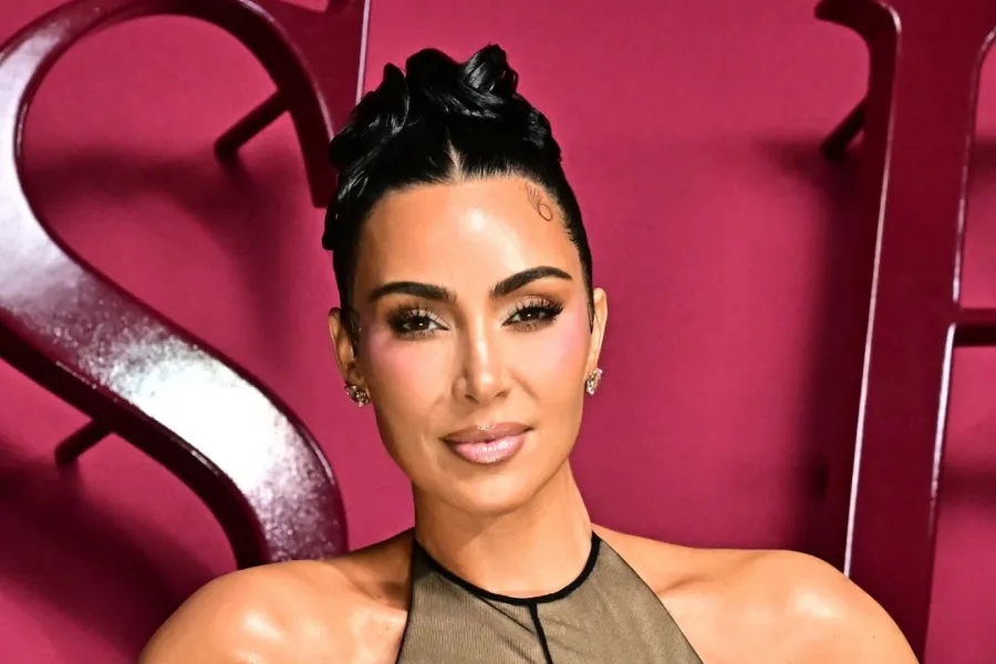 كيم كارداشيان في مسرح DGA في لوس أنجلوس (Kim Kardashian at the DGA Theater in Los Angeles). مصدر الصورة: Frederic J. Brown / AFP