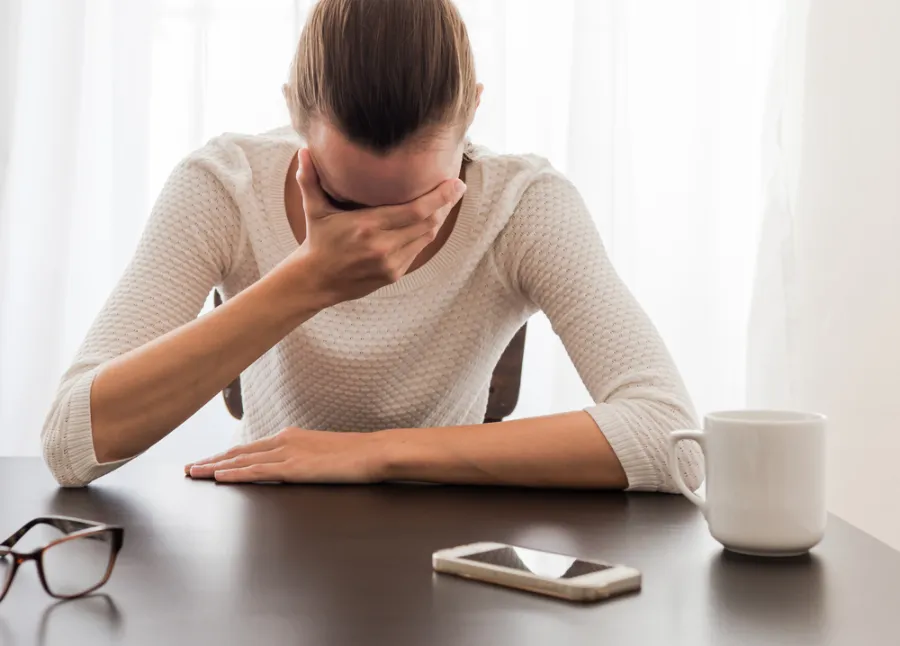 امرأة تشعر بالإرهاق- المصدر: shutterstock