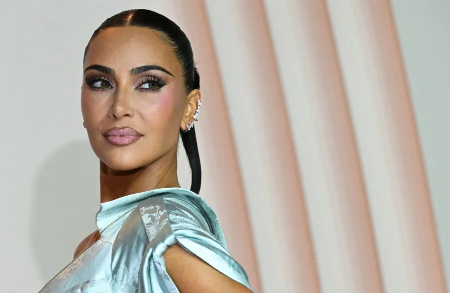 كيم كارداشيان في باريس ( Kim Kardashian in Paris  ). مصدر الصورة: Bertrand GUAY / AFP