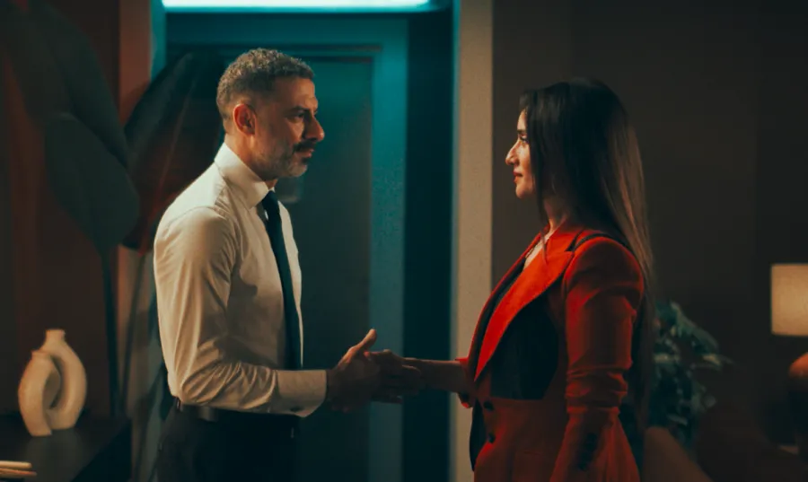 زينة ومحمد فراج في مسلسل ورد وشوكولاته  - الصورة من المركز الإعلامي للمسلسل
