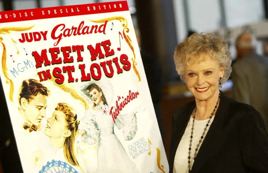 جون لوكهارت في لوس أنجلوس ( June Lockhart in los angeles). مصدر الصورة: Kevin Winter / Getty Images North America / Getty Images via AFP
 جون لوكهارت في لوس أنجلوس (  June Lockhart in los angeles). مصدر الصورة: Kevin Winter / Getty Images North America / Getty Images via AFP
