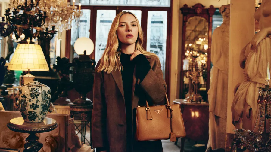 الحملة الاعلانية لحقيبة Galleria من برادا Prada مع سكارليت جوهانسون - الصورة من العلامة