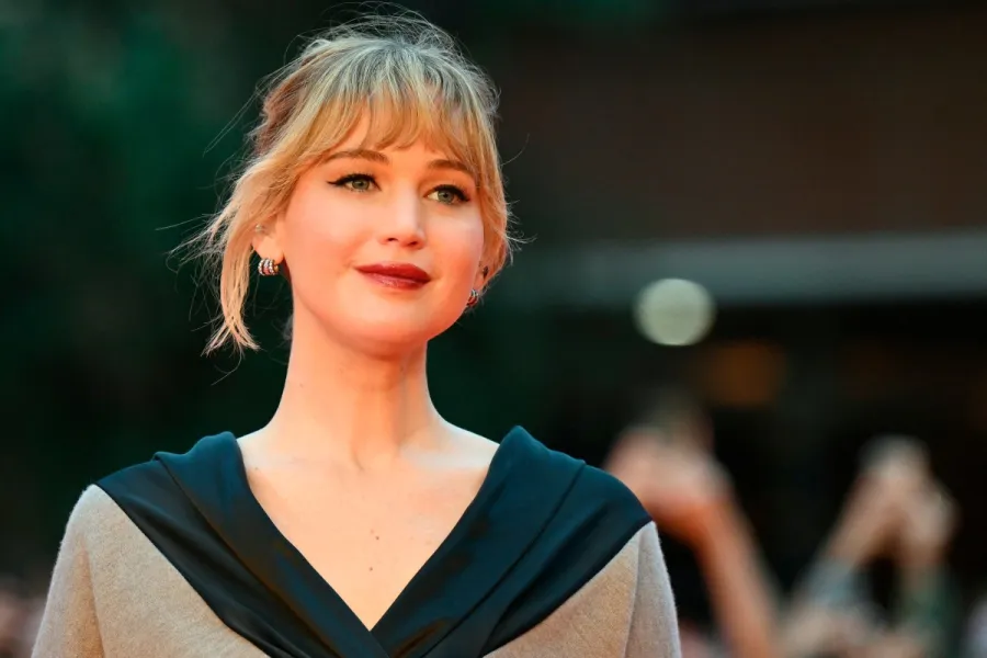 جينيفر لورانس في مهرجان روما السينمائي الدولي ( Jennifer Lawrence in the International Rome Film Festival). مصدر الصورة: Alberto PIZZOLI / AFP
 جينيفر لورانس في مهرجان روما السينمائي الدولي ( Jennifer Lawrence in the International Rome Film Festival). مصدر الصورة: Alberto PIZZOLI / AFP