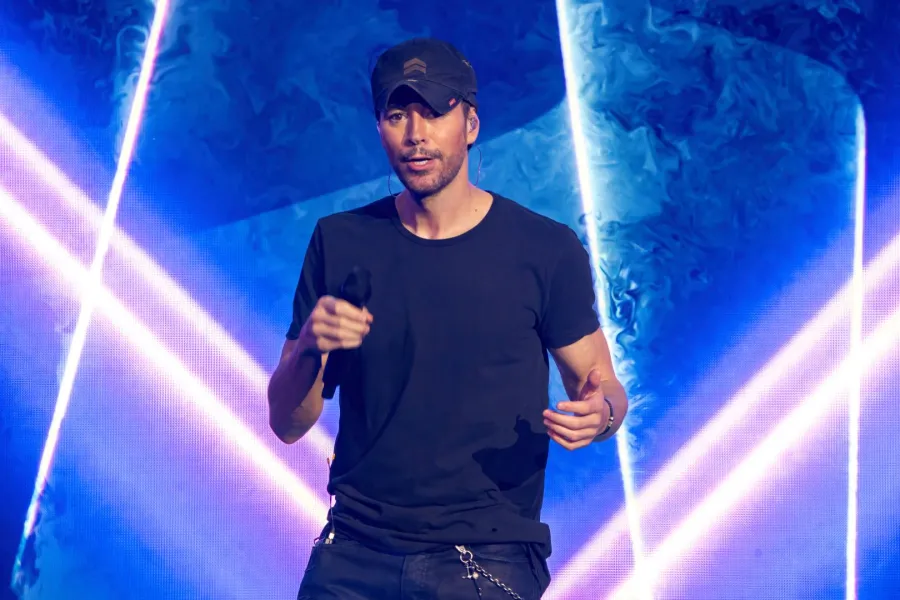 إنريكي إغليسياس في سان أنطونيو، تكساس (Enrique Iglesias in San Antonio, Texas). مصدر الصورة: SUZANNE CORDEIRO / AFP إنريكي إغليسياس في سان أنطونيو، تكساس (Enrique Iglesias in San Antonio, Texas). مصدر الصورة: SUZANNE CORDEIRO / AFP